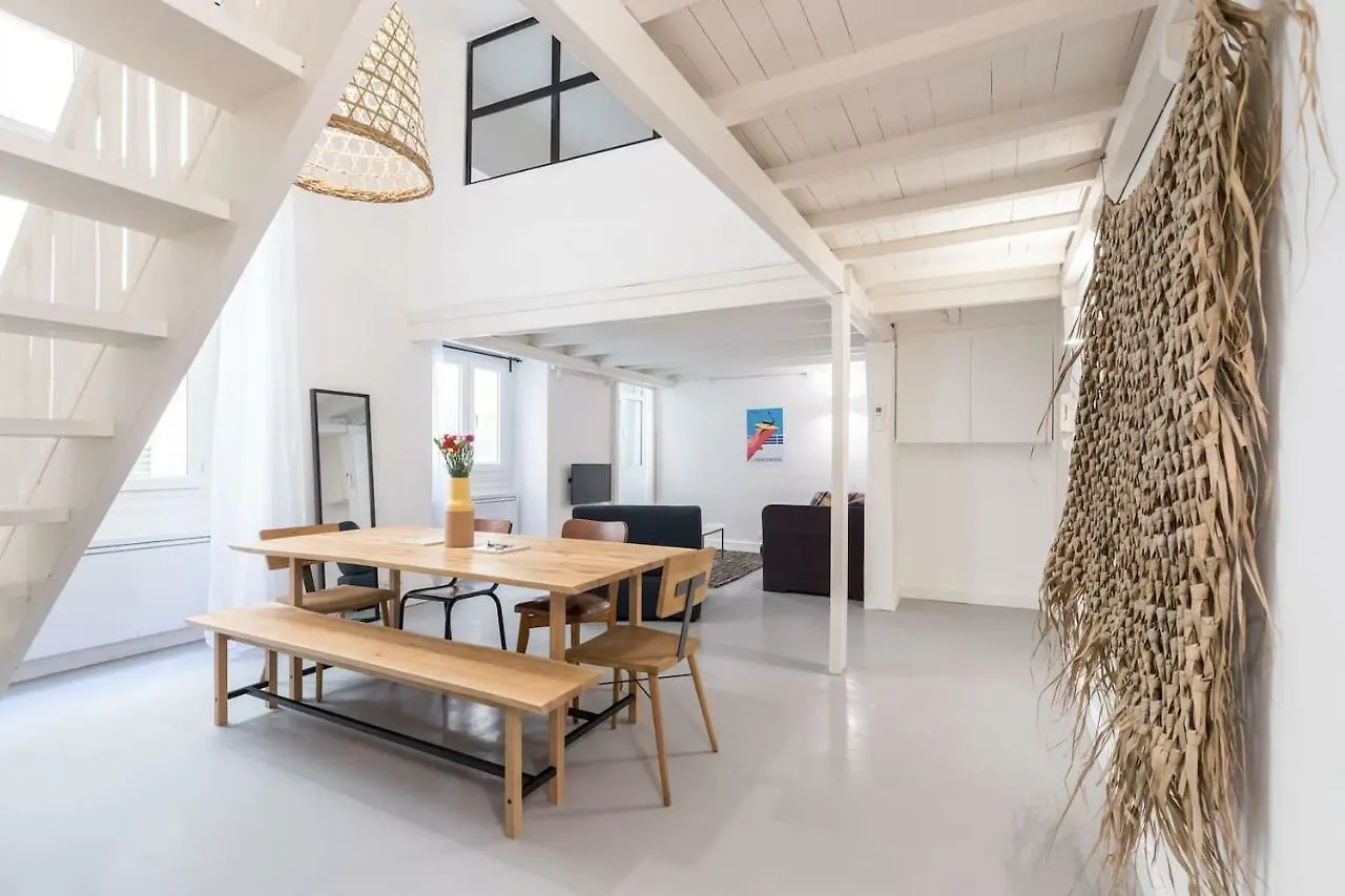 Prefecture Duplex - Old Town location